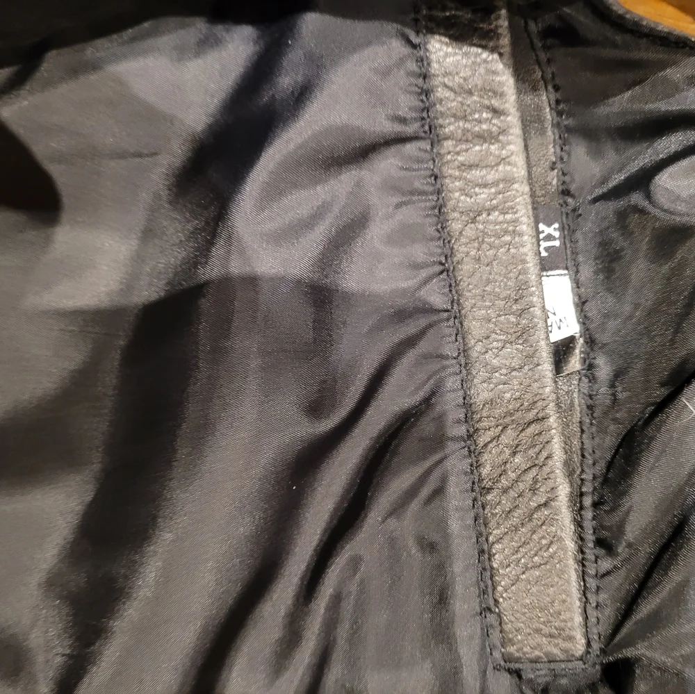 Milwaukee Heavy Duty Distressed Leather Vest - Picture 3 of 5